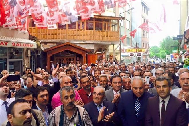 Farklı partilerden 544 kişi MHP?ye geçti