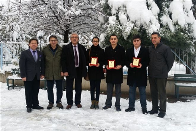 Kırıkkale Lisesi, YGS Deneme Sınavlarında dereceye giren öğrencilerini ödüllendirdi