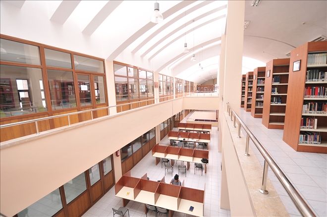 Üniversiteden öğrencilere kütüphane jesti
