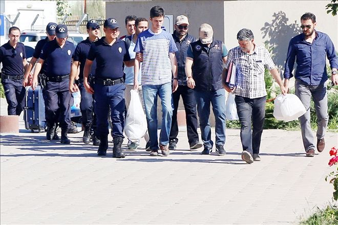 Altı FETÖ üyesi asker tutuklandı