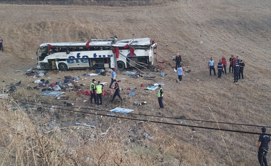 Trafik kazasında 14 kişi hayatını kaybetti