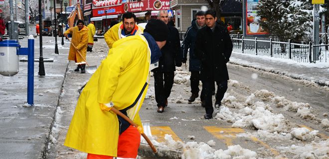 Kırıkkale Belediyesi karla mücadelede başarılı oldu    