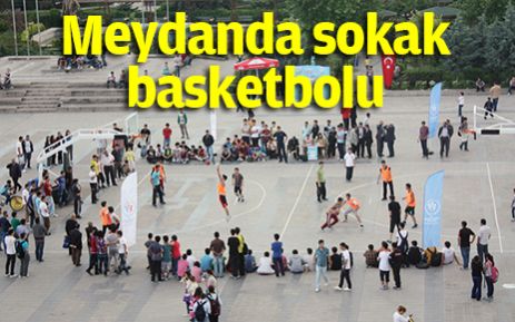 Meydanda sokak basketbolu 