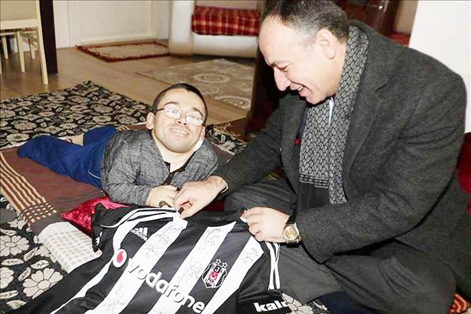 Başkan´dan Maço Yusuf´a imzalı Beşiktaş forması