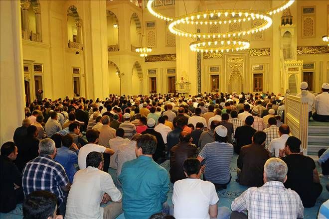 Nur Camii dolup taşıyor