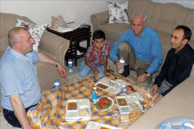 Akçay, iftar sofrasına konuk oldu