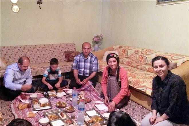 Can, Tarlacı Ailesi´nin iftar konuğu oldu