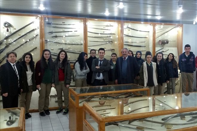 Lise öğrencileri Silah Müzesini ziyaret etti