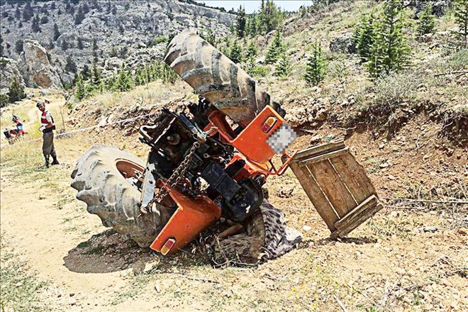 Traktörün altında kalan eski muhtar hayatını kaybetti