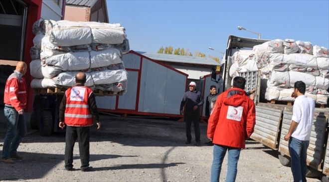 Depremzedelere yardım sürüyor 