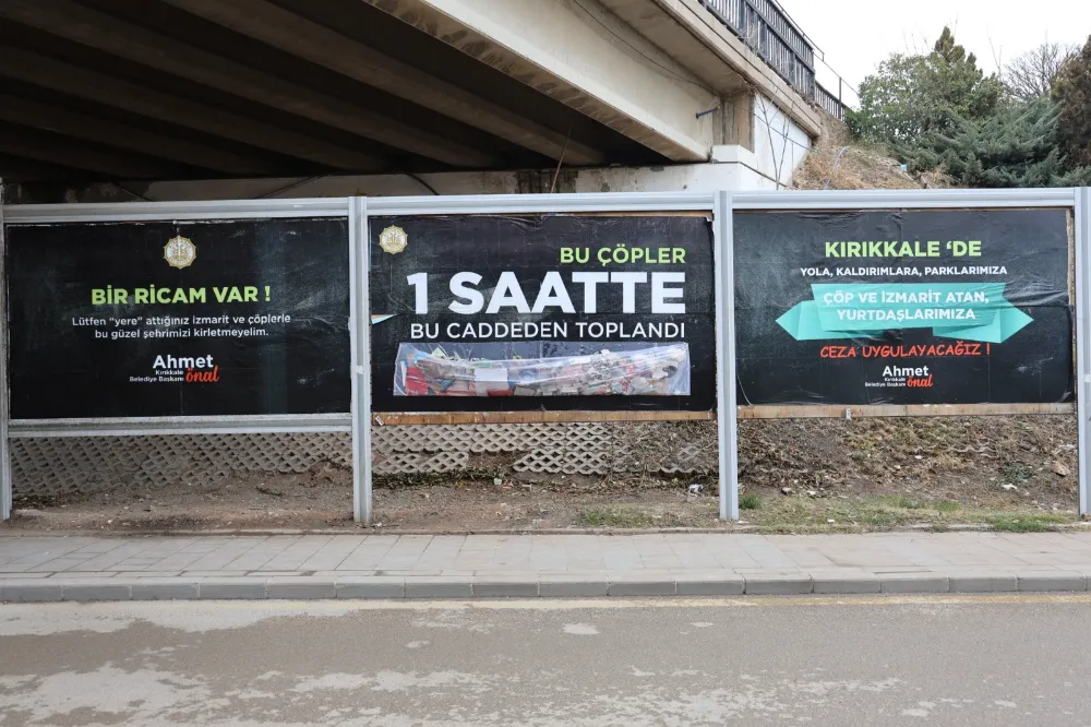 Farkındalık için çöpler billboarda asıldı 