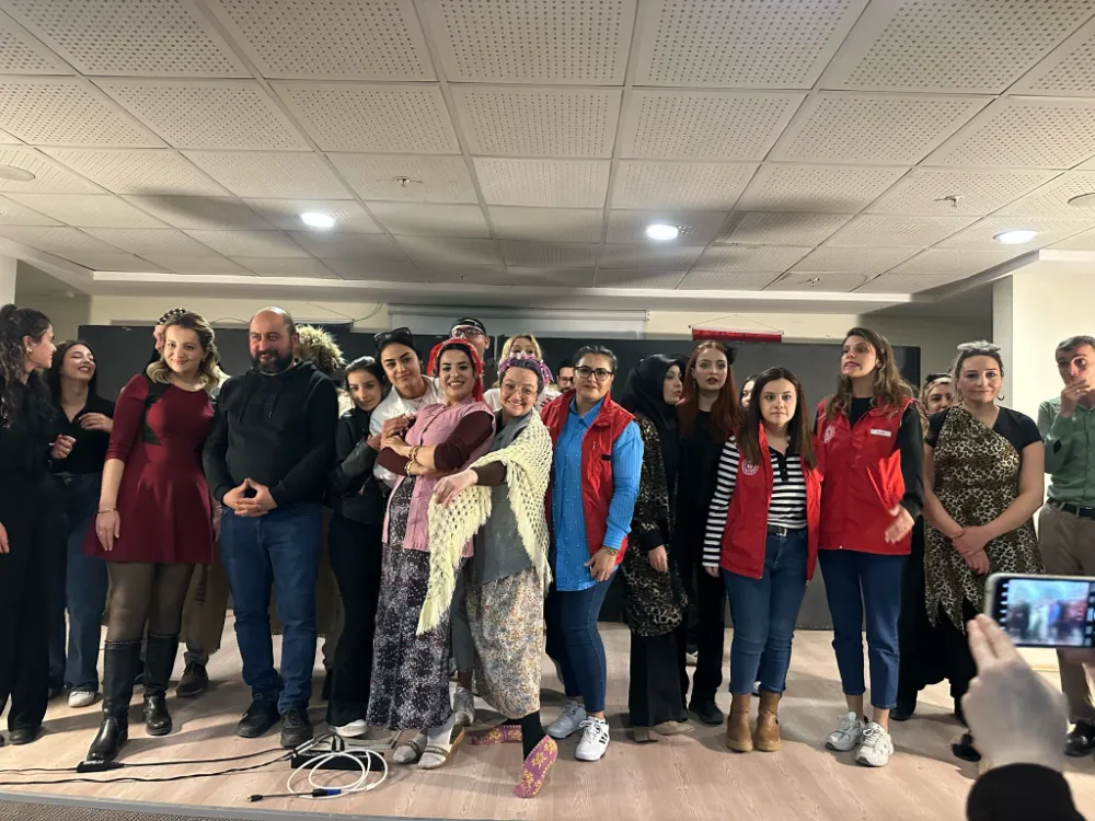 Kız Öğrenci Yurdunda Tiyatro Gösterimi Gerçekleşti