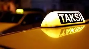 KIRMIZI IŞIKTA BEKLEYEN TAKSİCİYE SALDIRDILAR