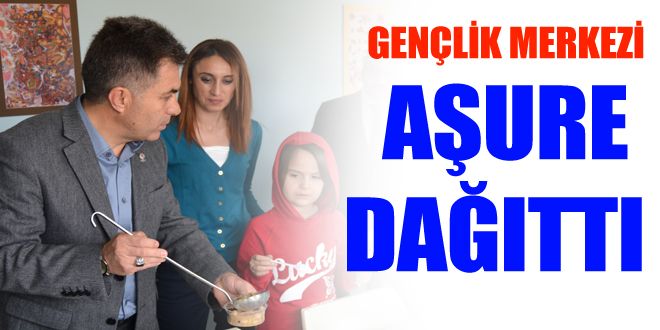 Gençlik merkezi aşure dağıttı