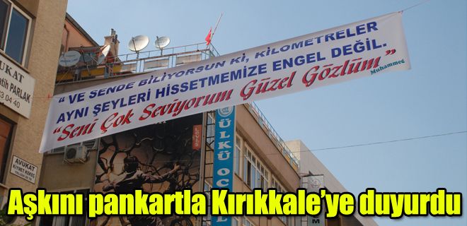 Aşkına pankartla duyurdu