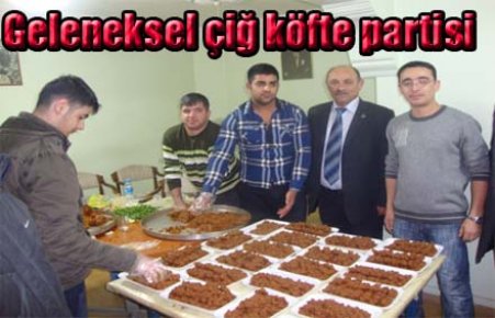 Geleneksel çiğ köfte partisi