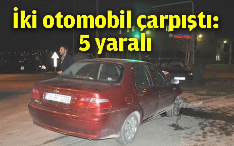 İki otomobil çarpıştı: 5 yaralı