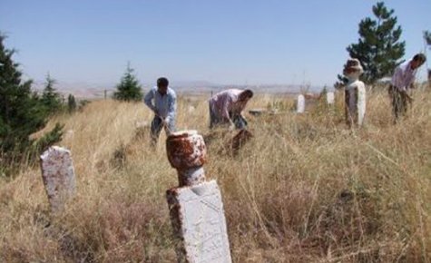 MEZARLIKLAR BAKIMA ALINDI